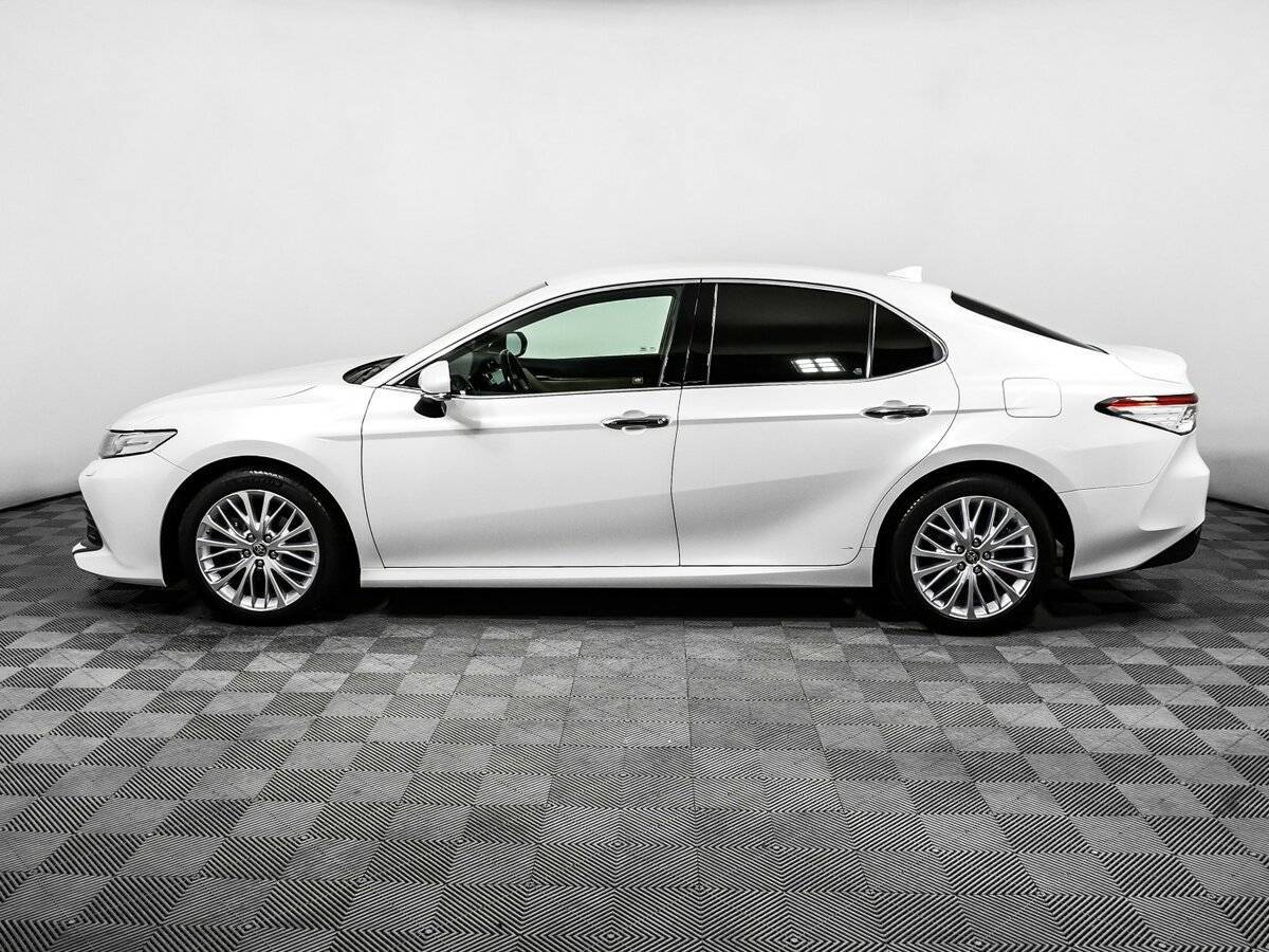 Toyota Camry с пробегом — 2020 год. Фото: #7