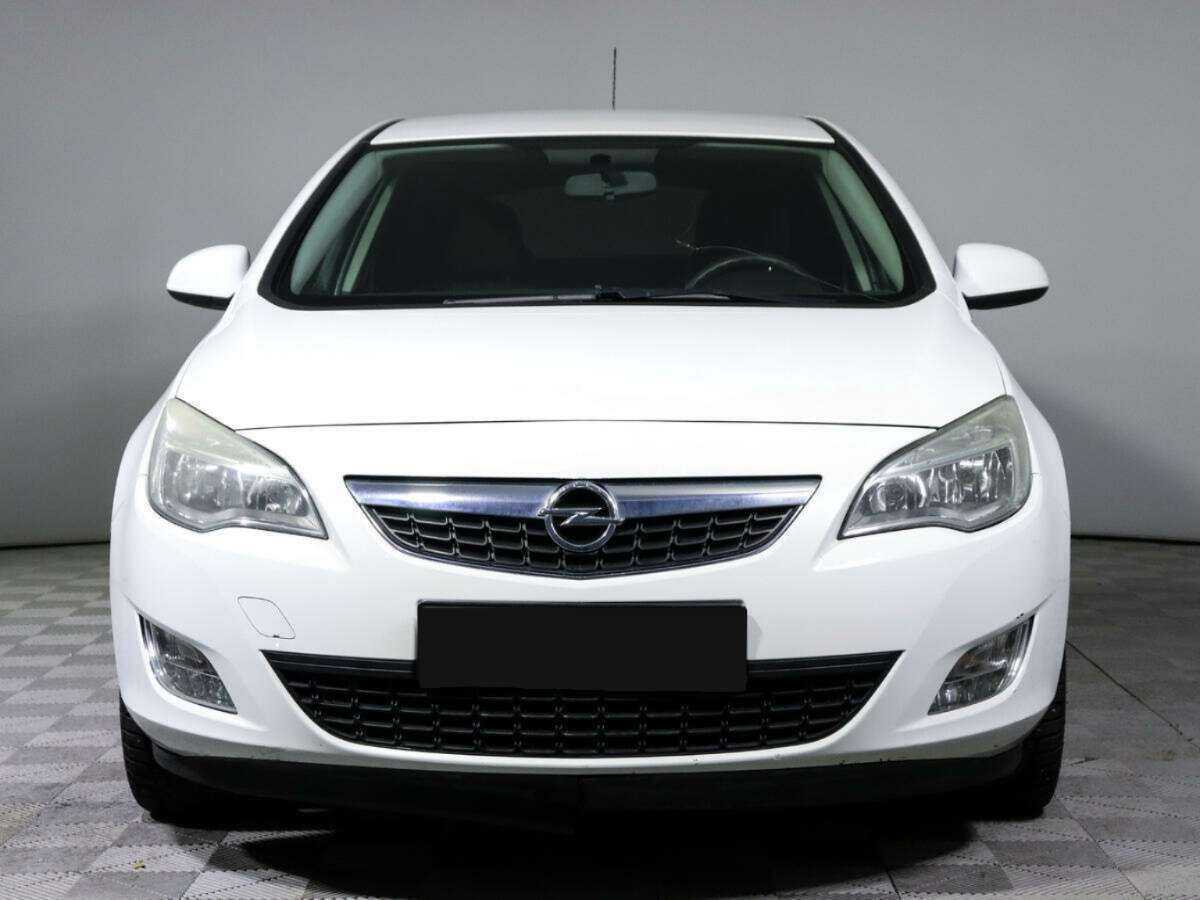 Opel Astra с пробегом — 2011 год. Фото: #1