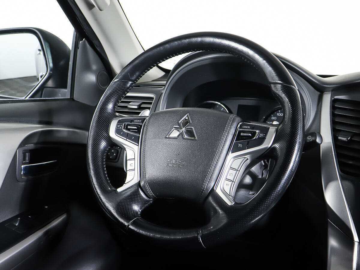 Mitsubishi Pajero Sport с пробегом — 2016 год. Фото: #14