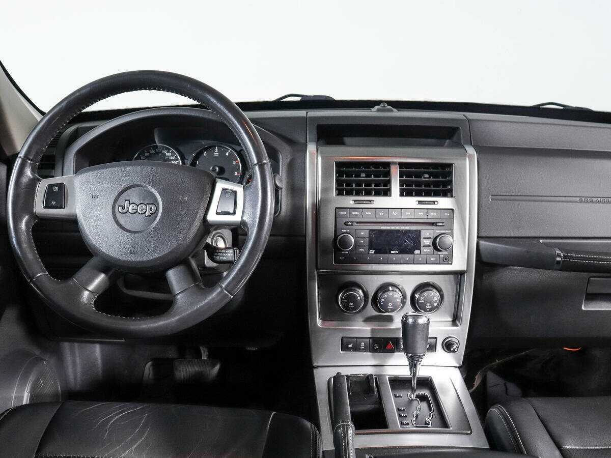 Jeep Cherokee с пробегом — 2010 год. Фото: #10