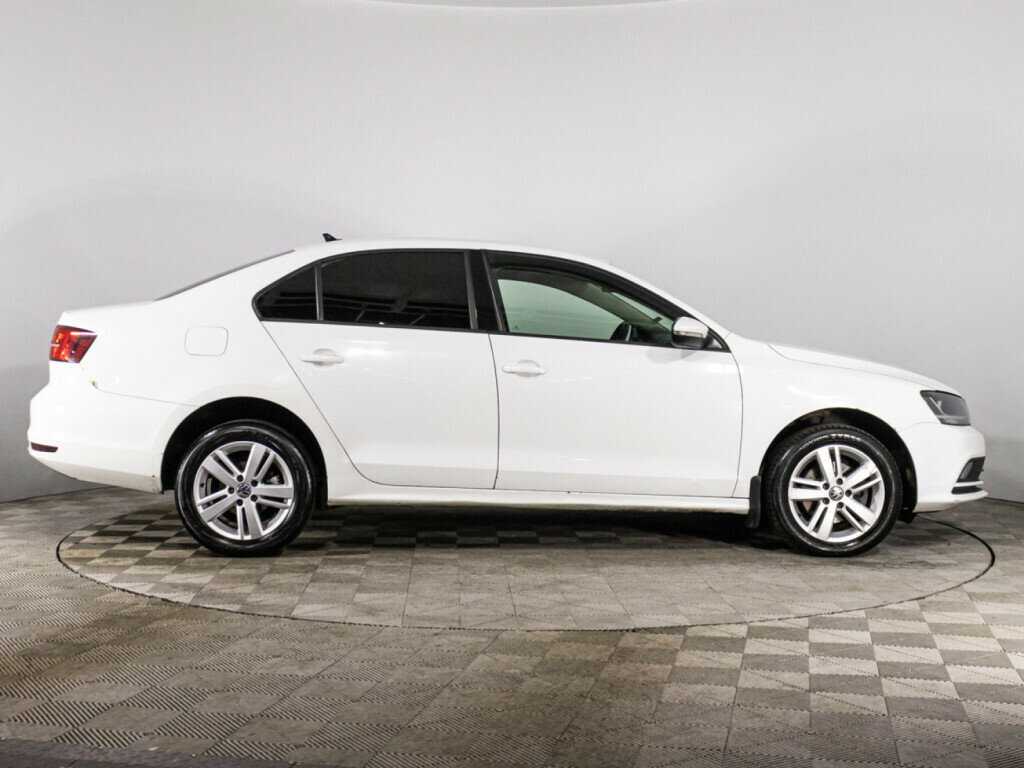 Volkswagen Jetta с пробегом — 2017 год. Фото: #3
