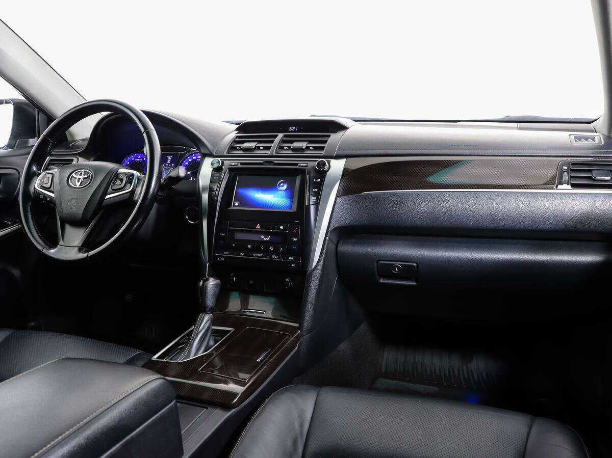 Toyota Camry с пробегом — 2017 год. Фото: #8