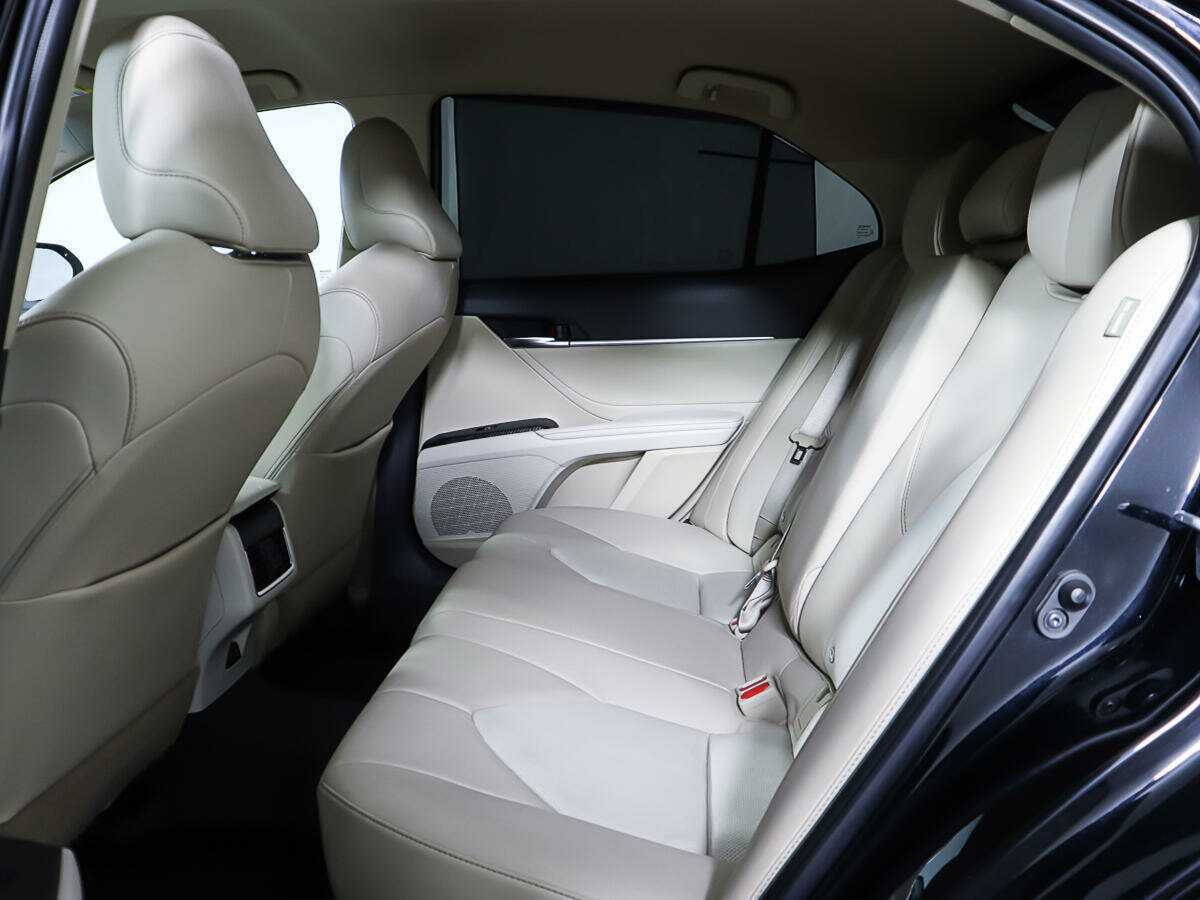 Toyota Camry с пробегом — 2019 год. Фото: #9
