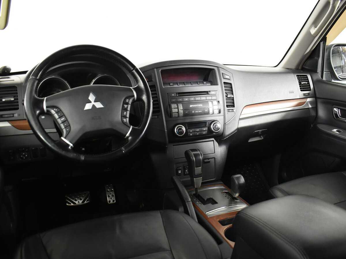 Mitsubishi Pajero с пробегом — 2007 год. Фото: #10