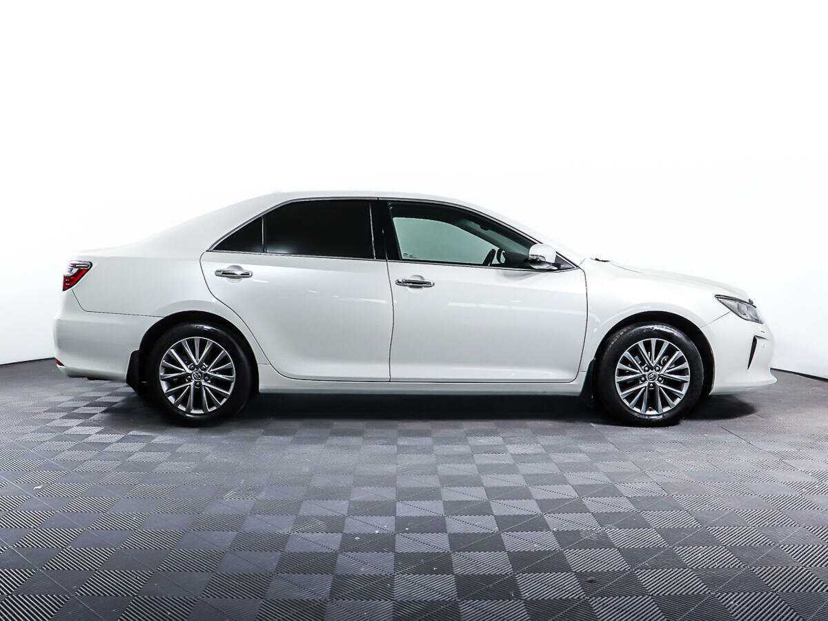 Toyota Camry с пробегом — 2017 год. Фото: #0