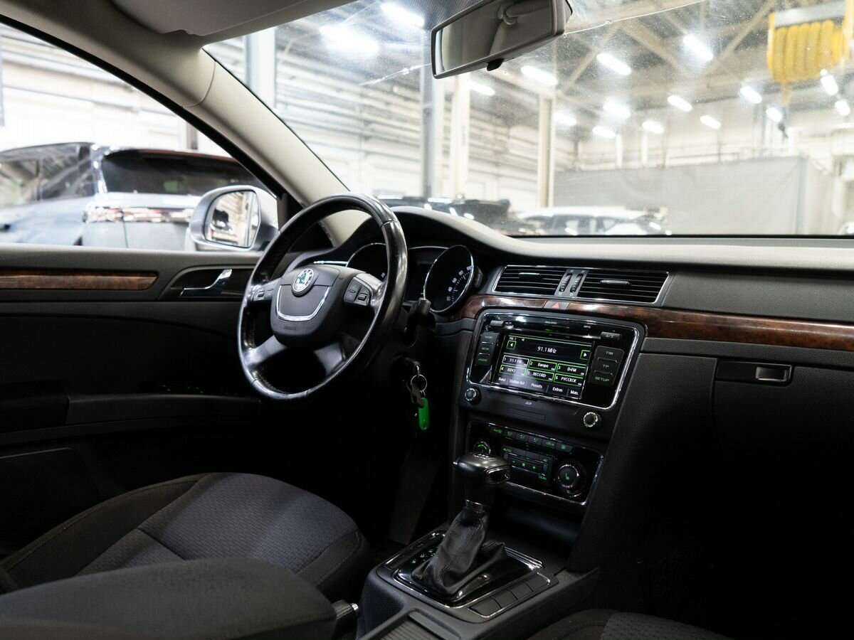 Skoda Superb с пробегом — 2011 год. Фото: #19