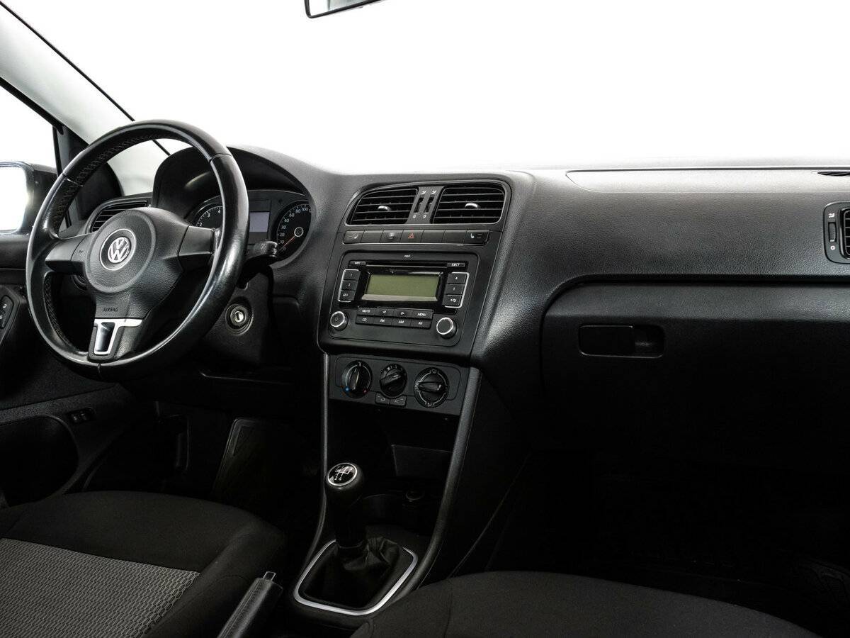 Volkswagen Polo с пробегом — 2012 год. Фото: #8