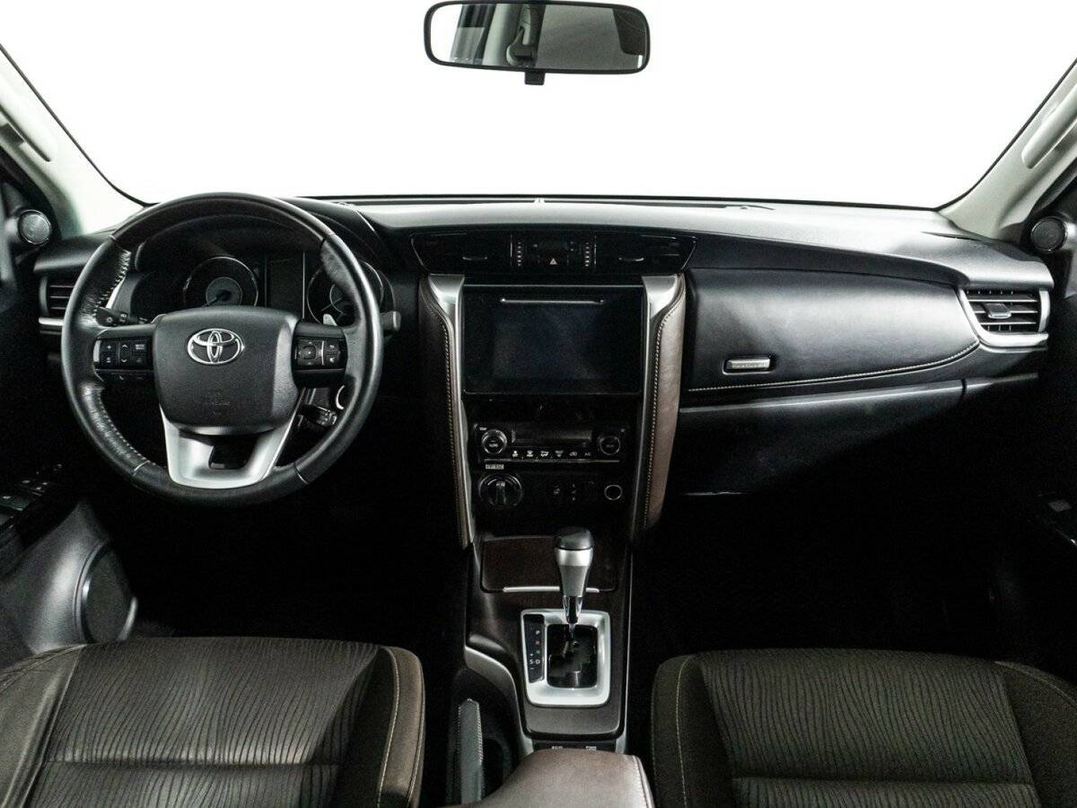 Toyota Fortuner с пробегом — 2017 год. Фото: #10