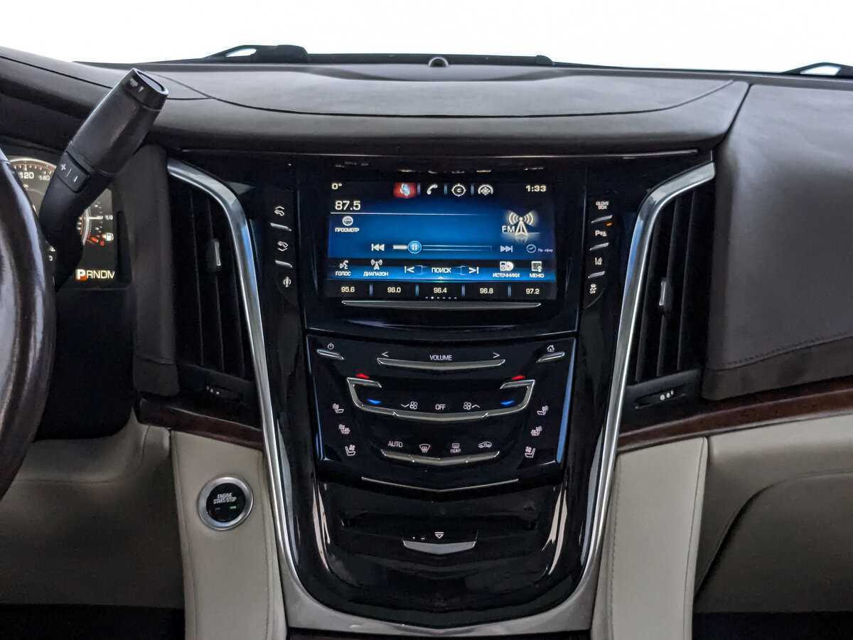Cadillac Escalade с пробегом — 2015 год. Фото: #16