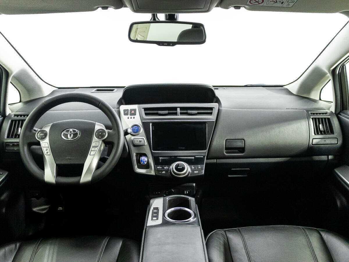 Toyota Prius v (+) с пробегом — 2015 год. Фото: #12