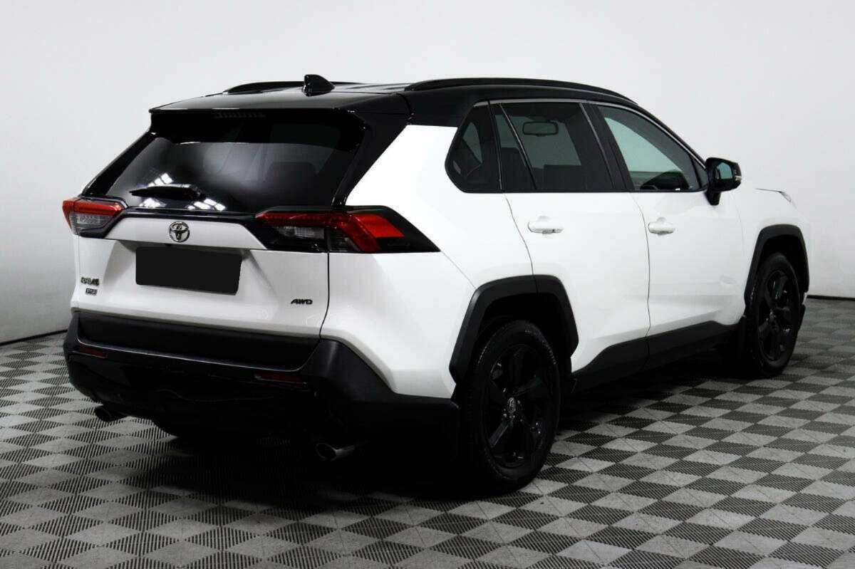 Toyota RAV4 с пробегом — 2020 год. Фото: #4