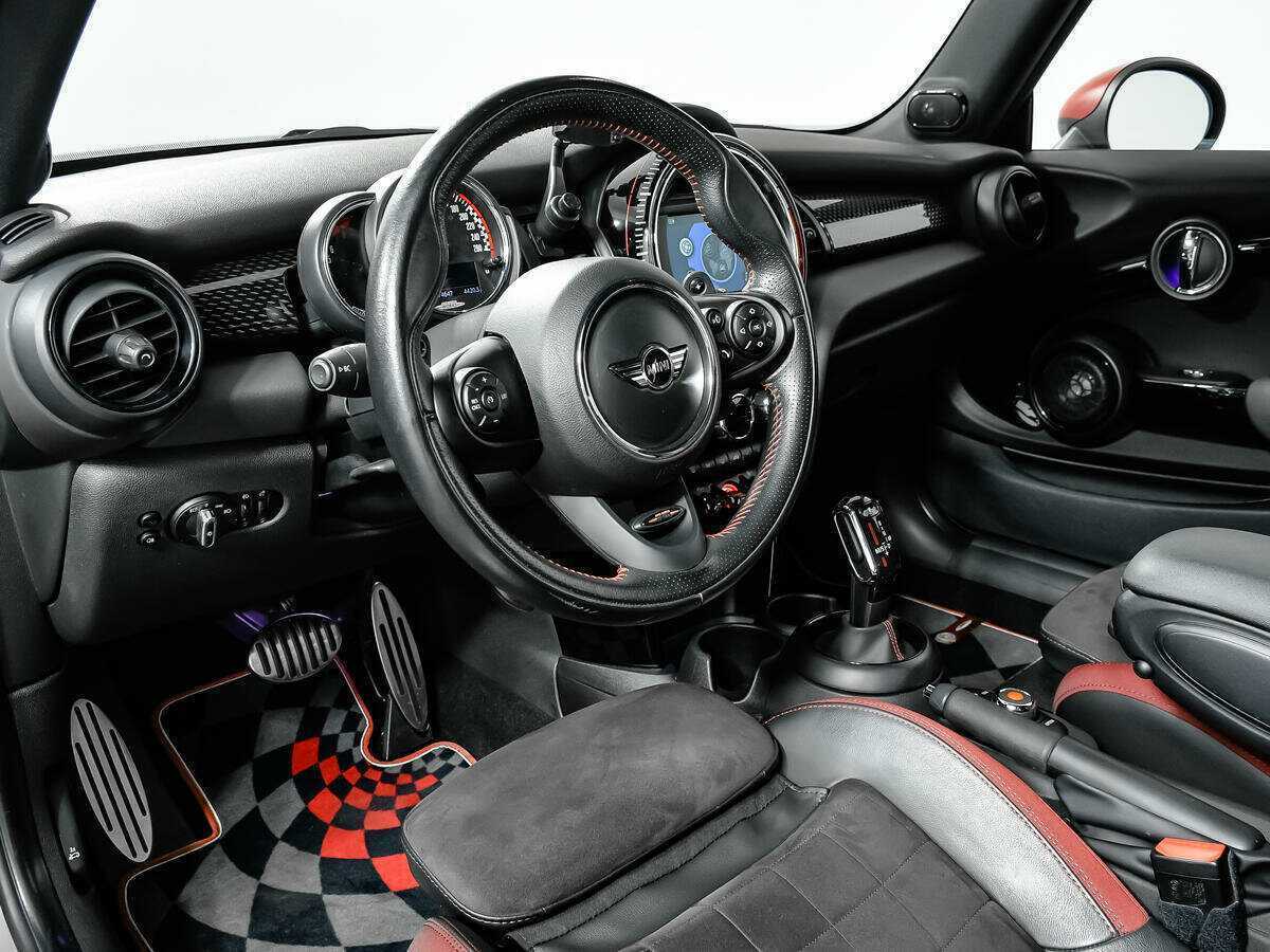Mini Hatch с пробегом — 2018 год. Фото: #12