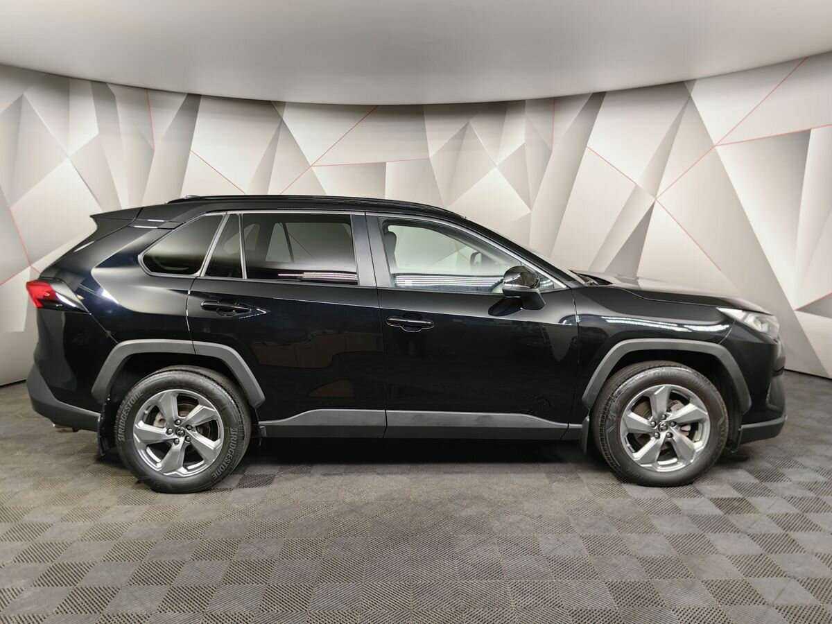 Toyota RAV4 с пробегом — 2020 год. Фото: #5