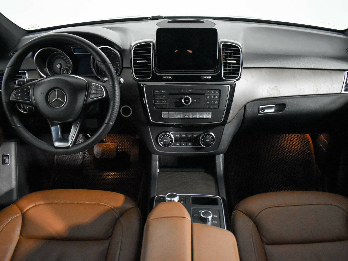 Mercedes-Benz GLE с пробегом — 2017 год. Фото: #11