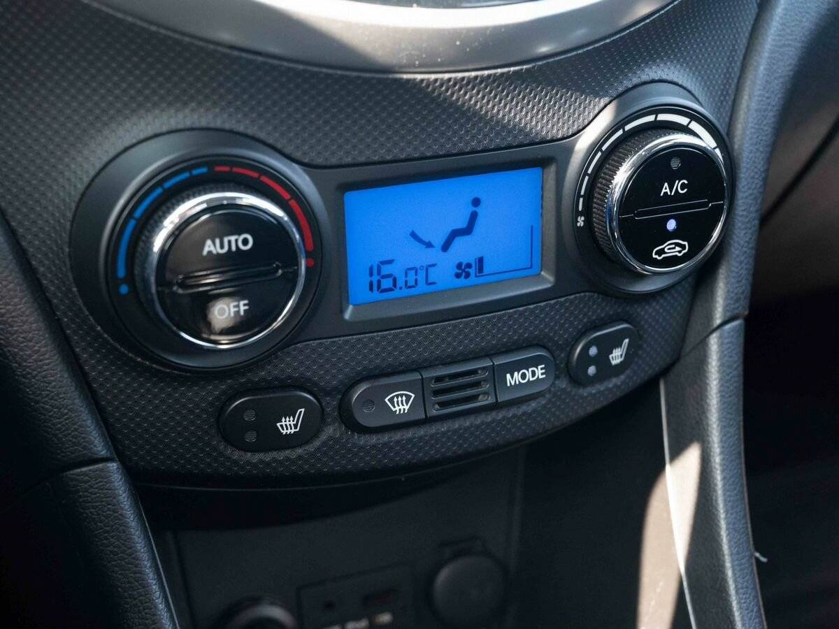 Hyundai Solaris с пробегом — 2014 год. Фото: #18
