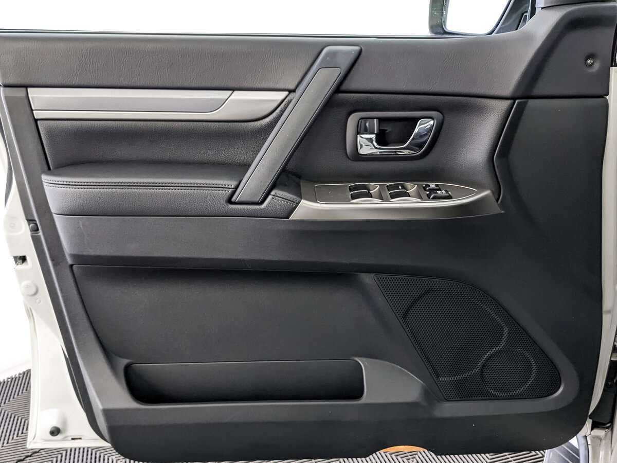 Mitsubishi Pajero с пробегом — 2021 год. Фото: #14