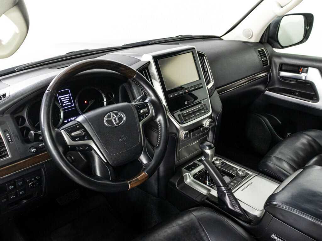 Toyota Land Cruiser с пробегом — 2015 год. Фото: #10