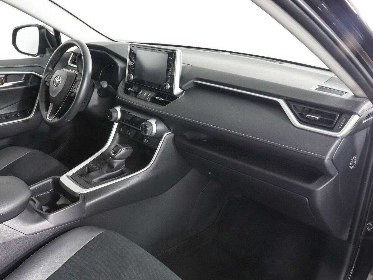 Toyota RAV4 с пробегом — 2021 год. Фото: #9