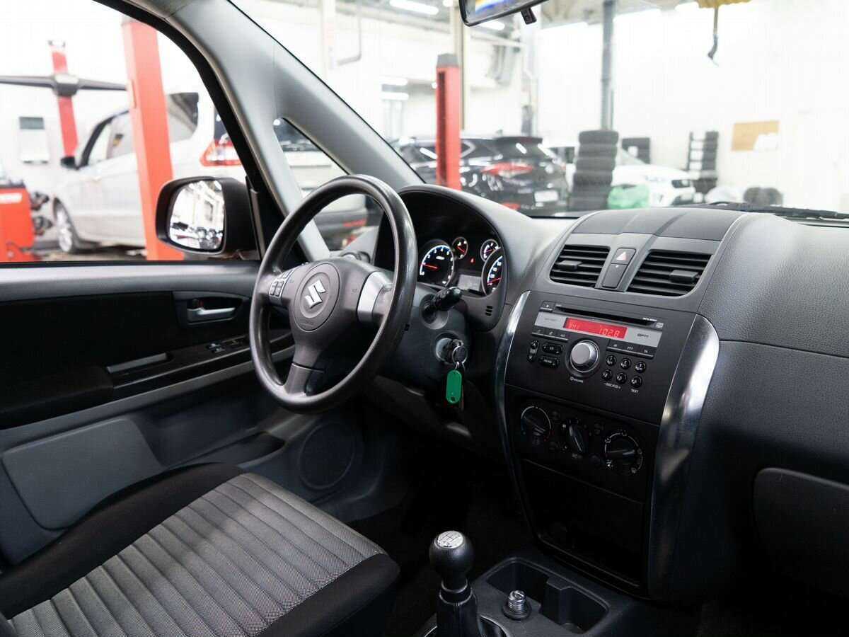 Suzuki SX4 с пробегом — 2010 год. Фото: #15