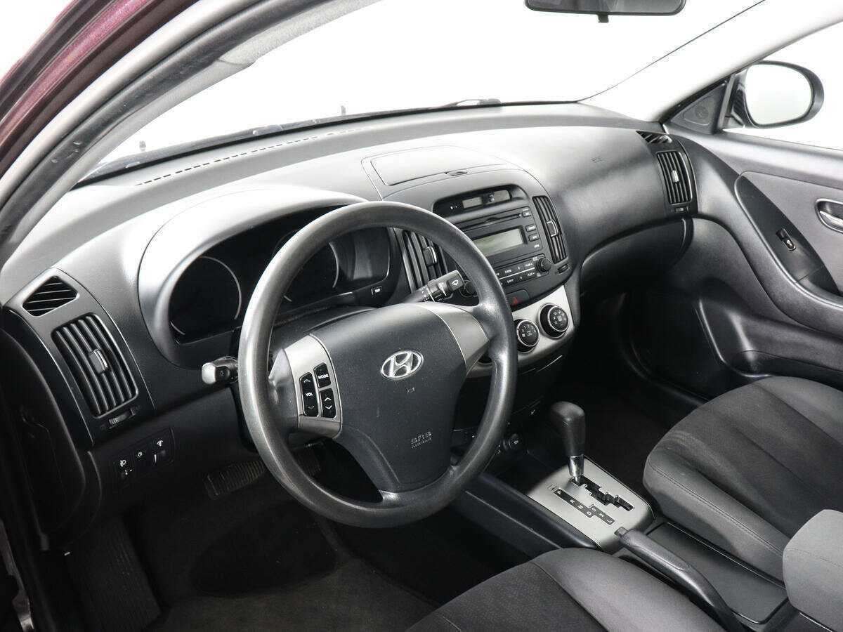 Hyundai Elantra с пробегом — 2010 год. Фото: #7
