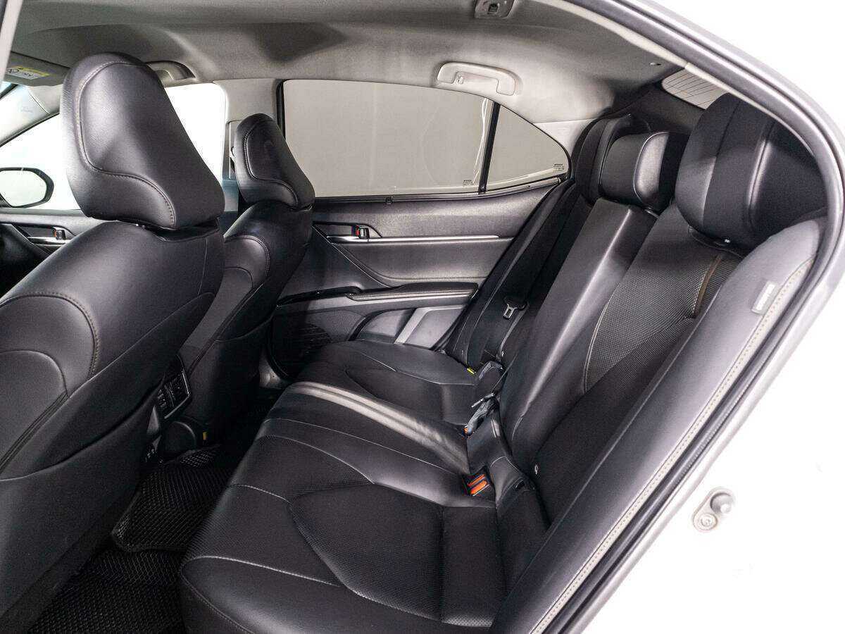 Toyota Camry с пробегом — 2018 год. Фото: #9