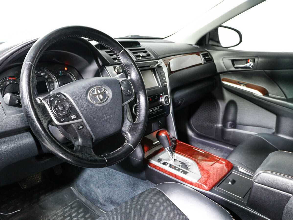 Toyota Camry с пробегом — 2014 год. Фото: #13
