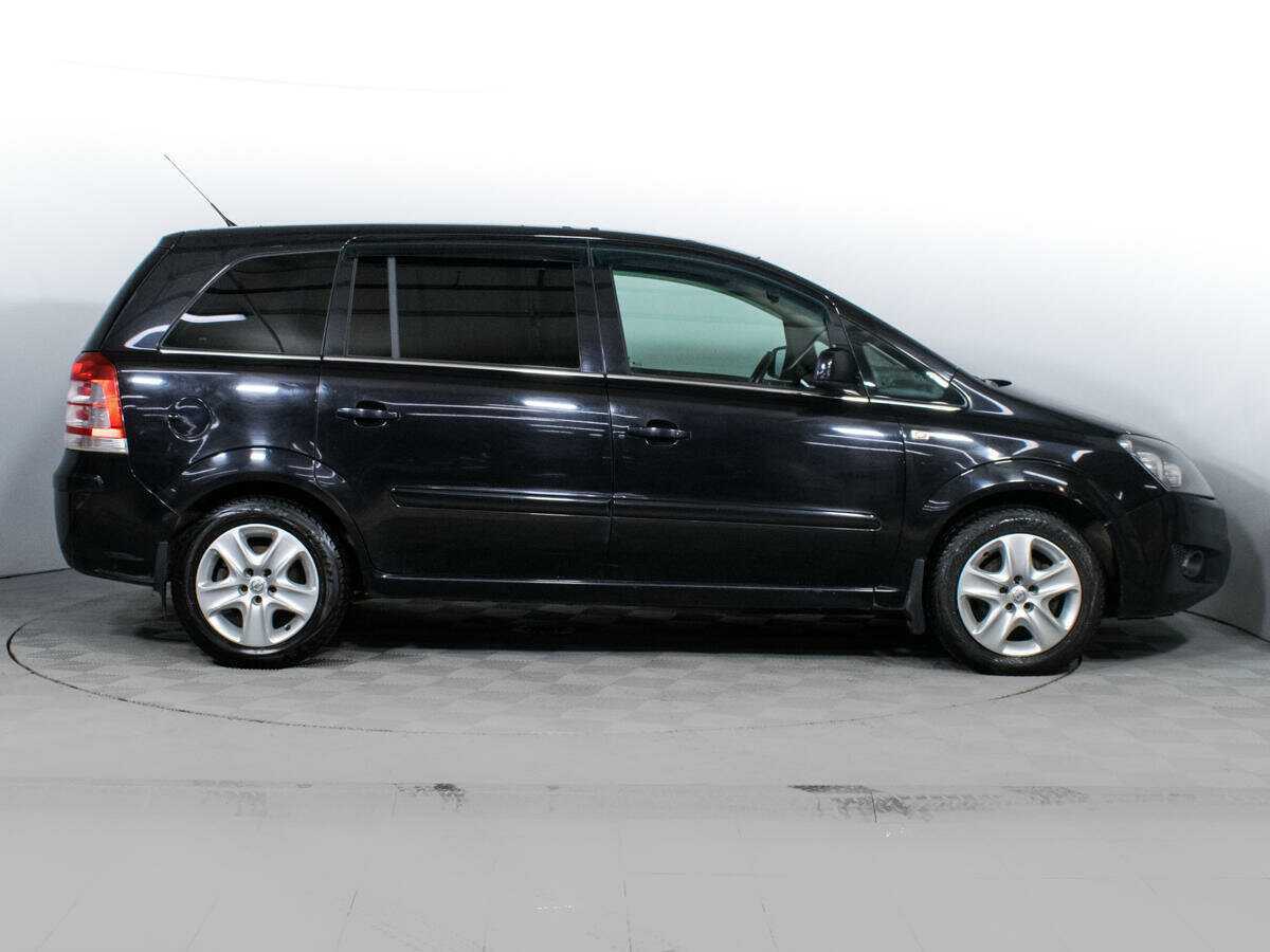 Opel Zafira с пробегом — 2011 год. Фото: #3