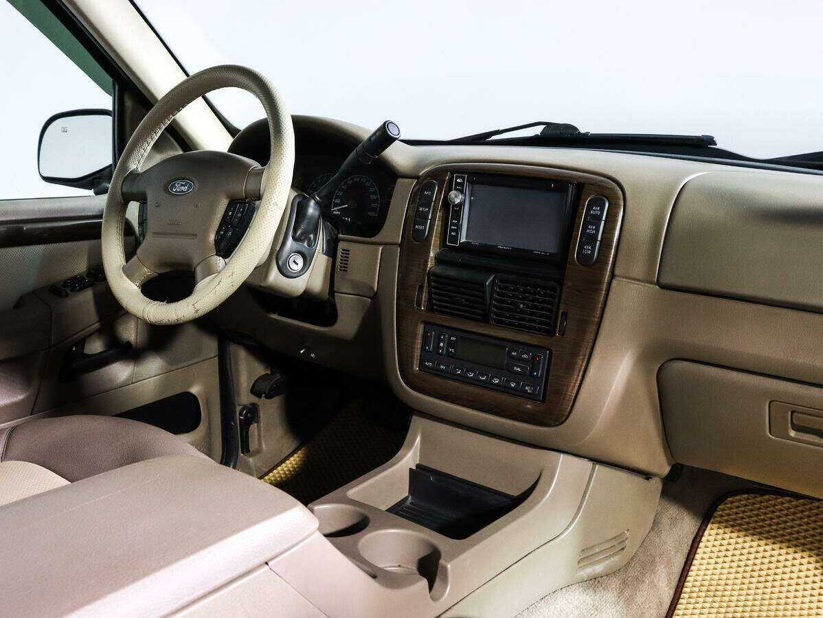 Ford Explorer с пробегом — 2002 год. Фото: #6