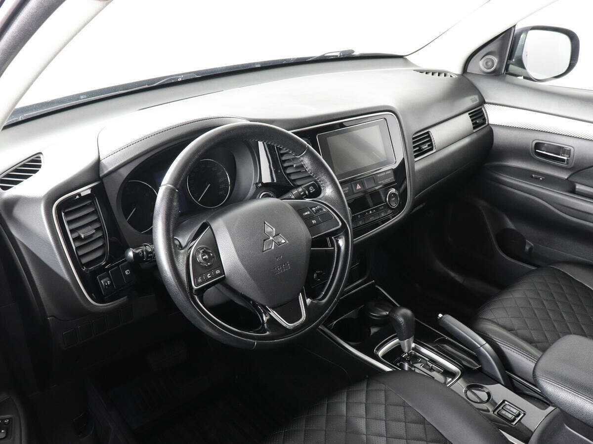 Mitsubishi Outlander с пробегом — 2018 год. Фото: #8