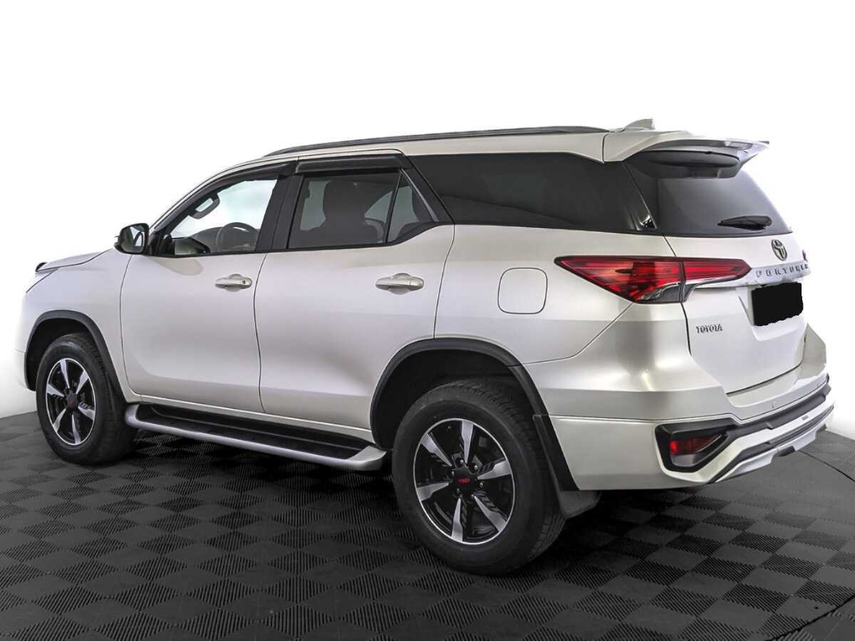 Toyota Fortuner с пробегом — 2019 год. Фото: #6