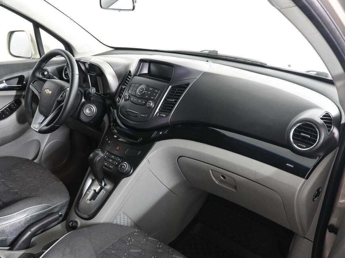 Chevrolet Orlando с пробегом — 2012 год. Фото: #9