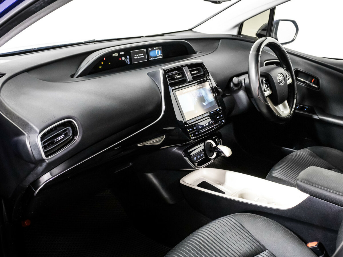 Toyota Prius с пробегом — 2016 год. Фото: #7