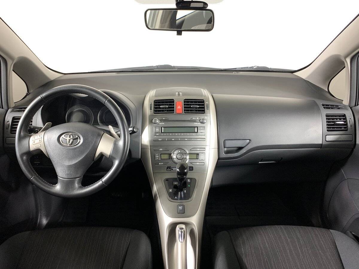 Toyota Auris с пробегом — 2007 год. Фото: #11