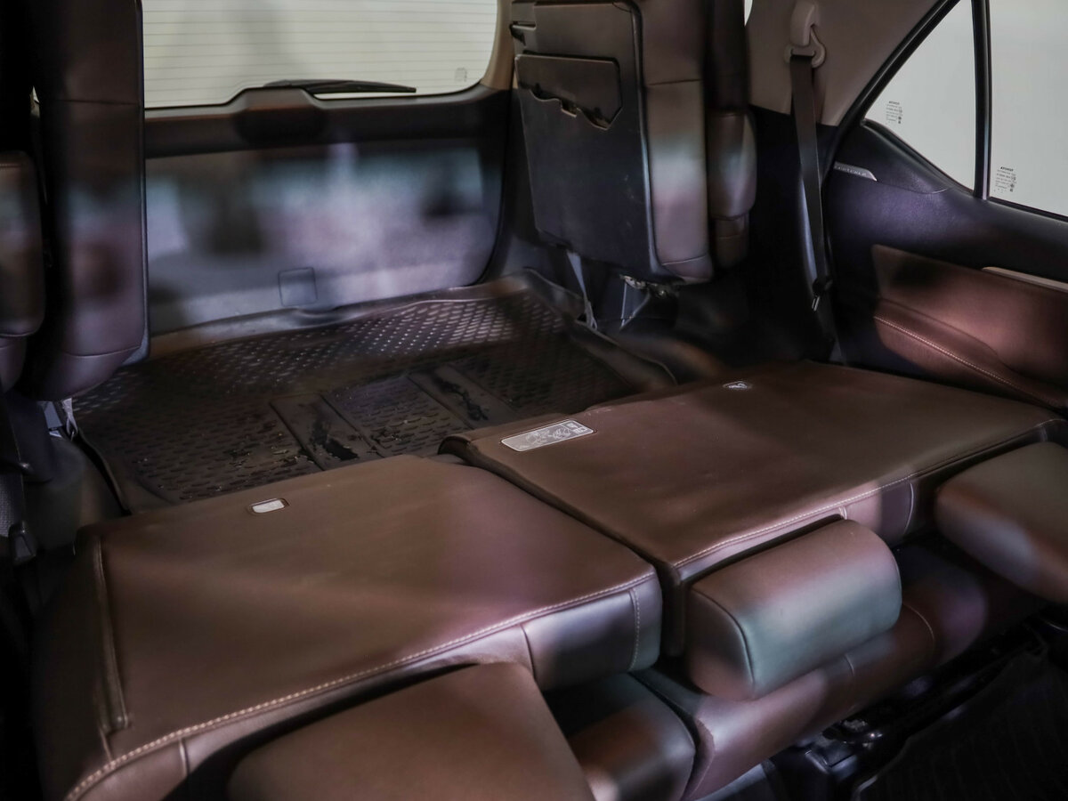 Toyota Fortuner с пробегом — 2017 год. Фото: #33