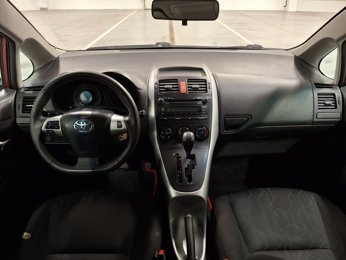 Toyota Auris с пробегом — 2010 год. Фото: #13