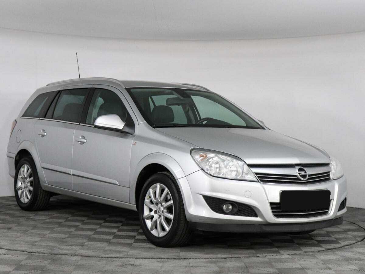 Opel Astra с пробегом — 2012 год. Фото: #1