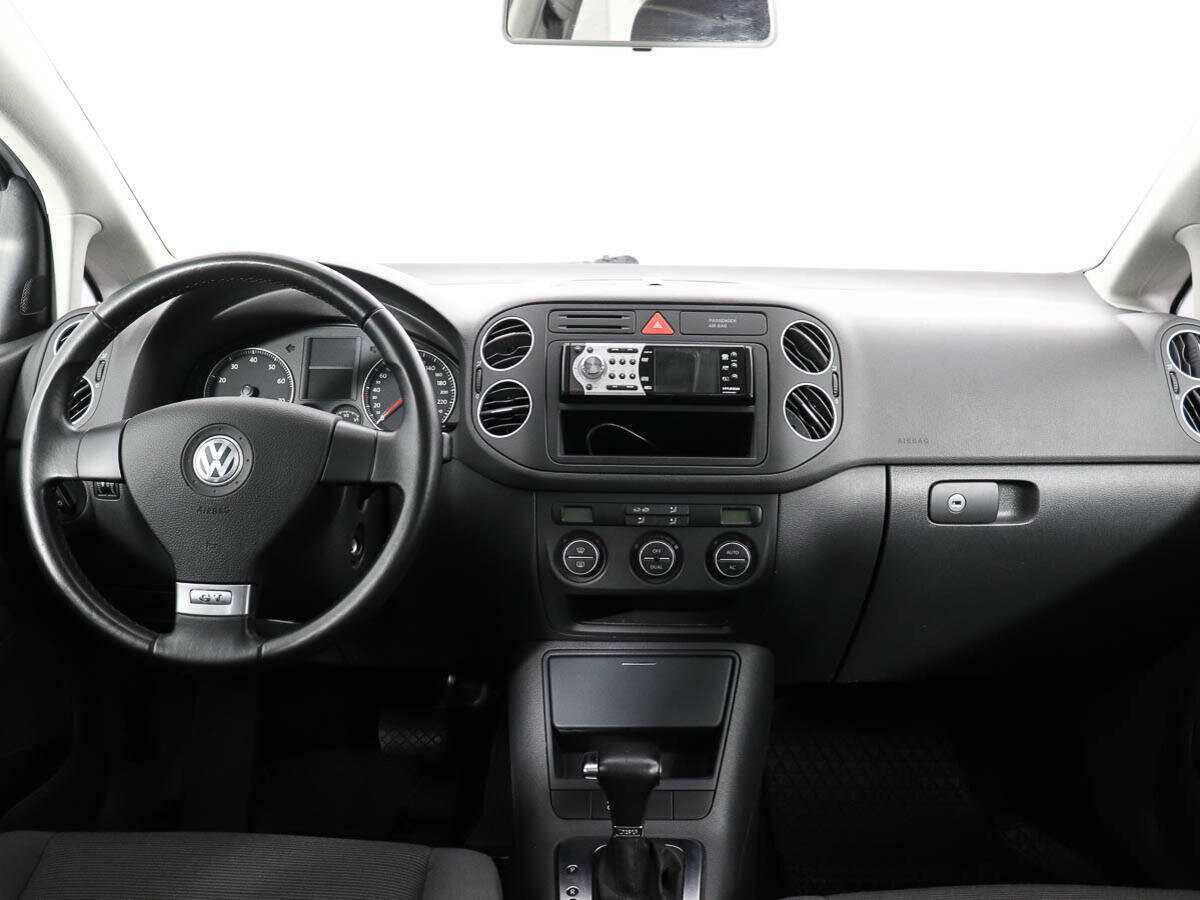 Volkswagen Golf Plus с пробегом — 2008 год. Фото: #12