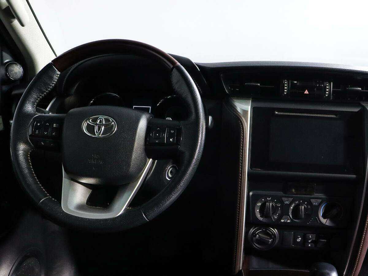 Toyota Fortuner с пробегом — 2018 год. Фото: #9