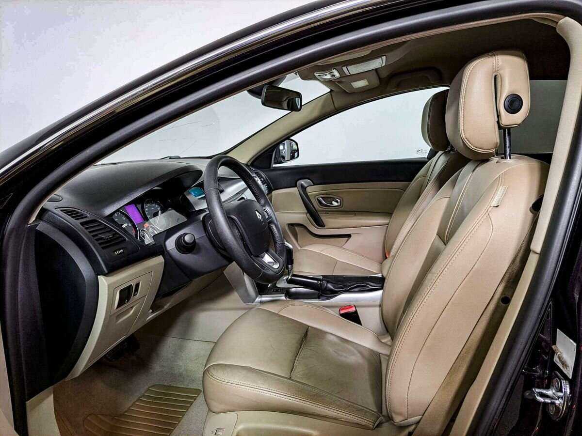 Renault Latitude с пробегом — 2010 год. Фото: #12