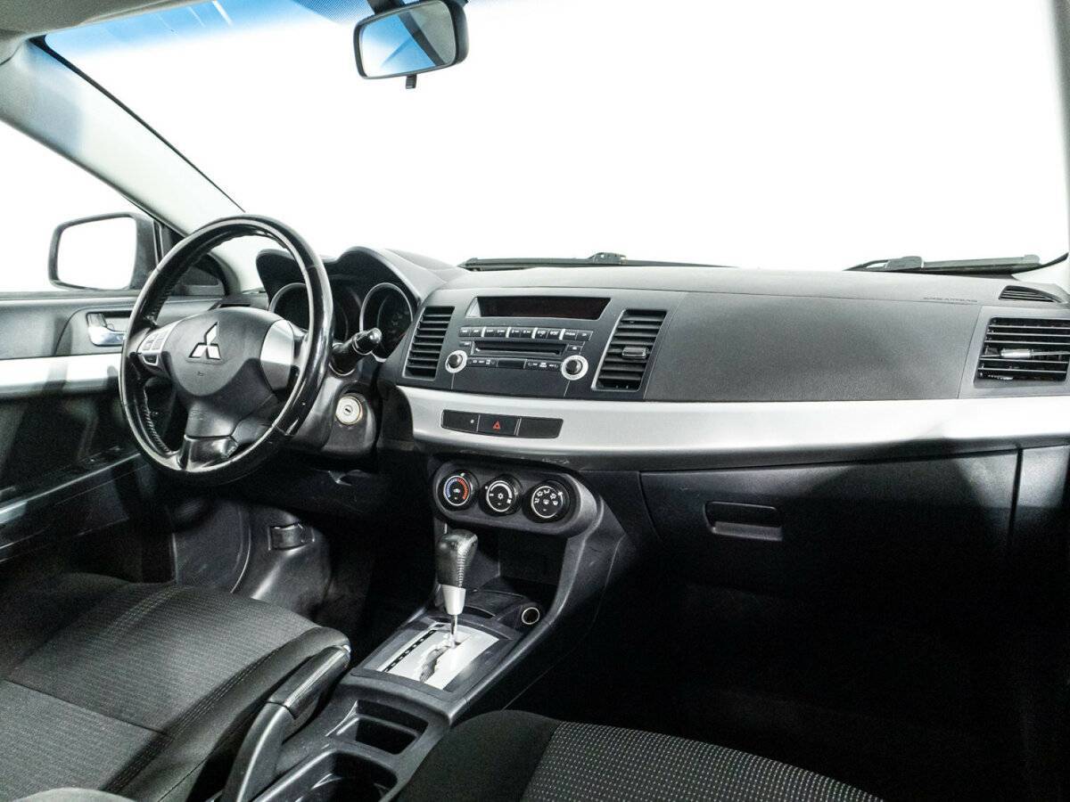 Mitsubishi Lancer с пробегом — 2010 год. Фото: #8