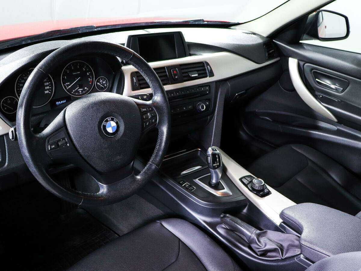 BMW 3 серии с пробегом — 2014 год. Фото: #12