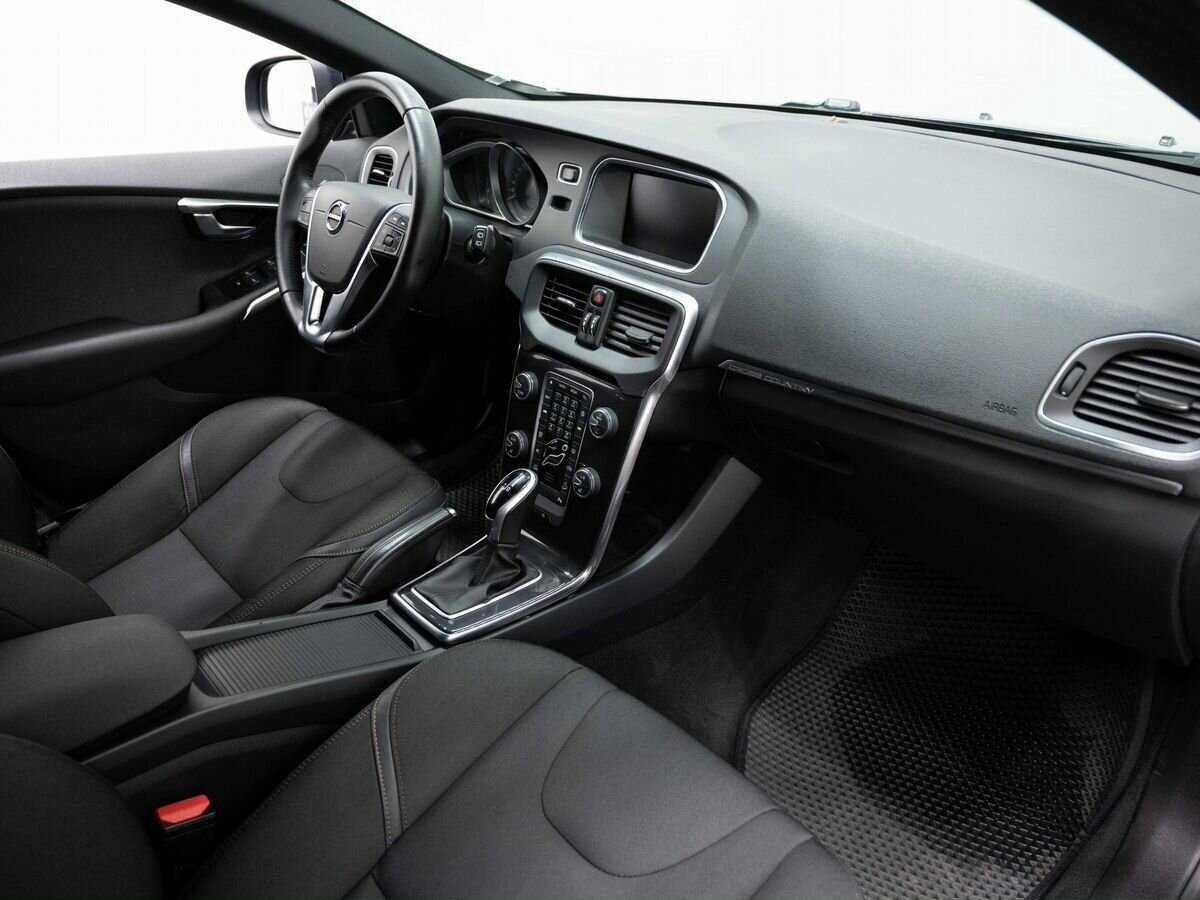 Volvo V40 Cross Country с пробегом — 2017 год. Фото: #10