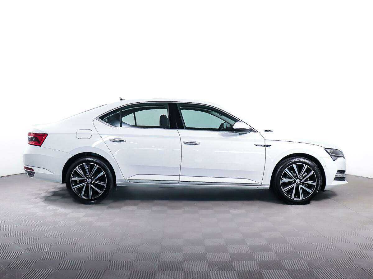 Skoda Superb с пробегом — 2023 год. Фото: #2