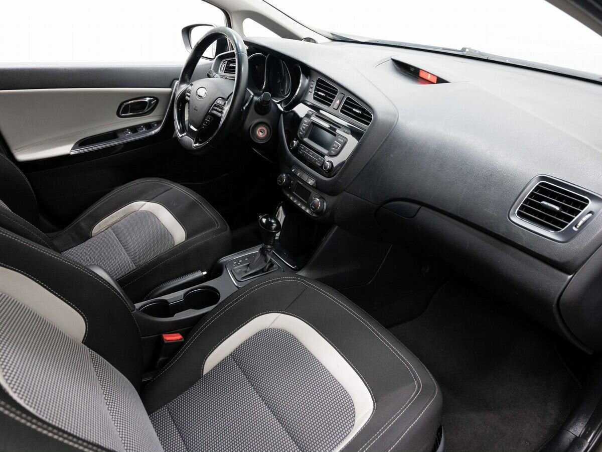 Kia Ceed с пробегом — 2013 год. Фото: #10