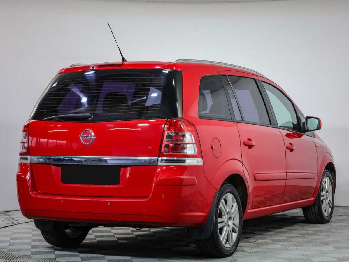 Opel Zafira с пробегом — 2012 год. Фото: #3