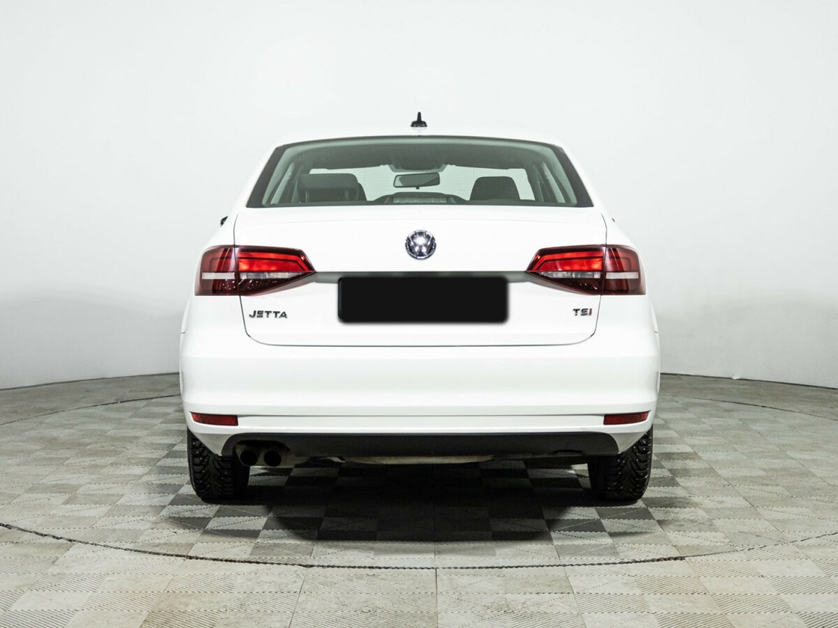 Volkswagen Jetta с пробегом — 2017 год. Фото: #4