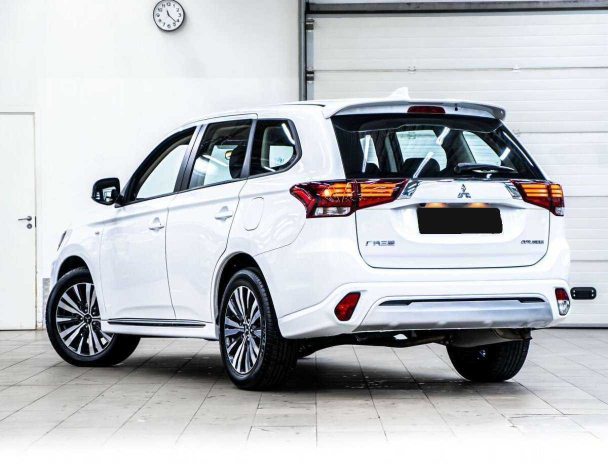 Mitsubishi Outlander с пробегом — 2022 год. Фото: #3