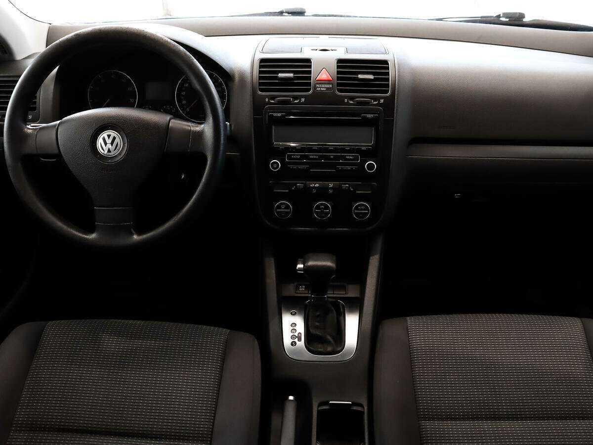 Volkswagen Jetta с пробегом — 2009 год. Фото: #13