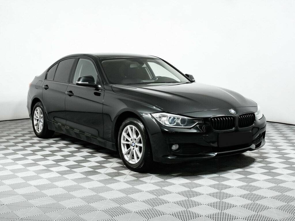 BMW 3 серии с пробегом — 2015 год. Фото: #1
