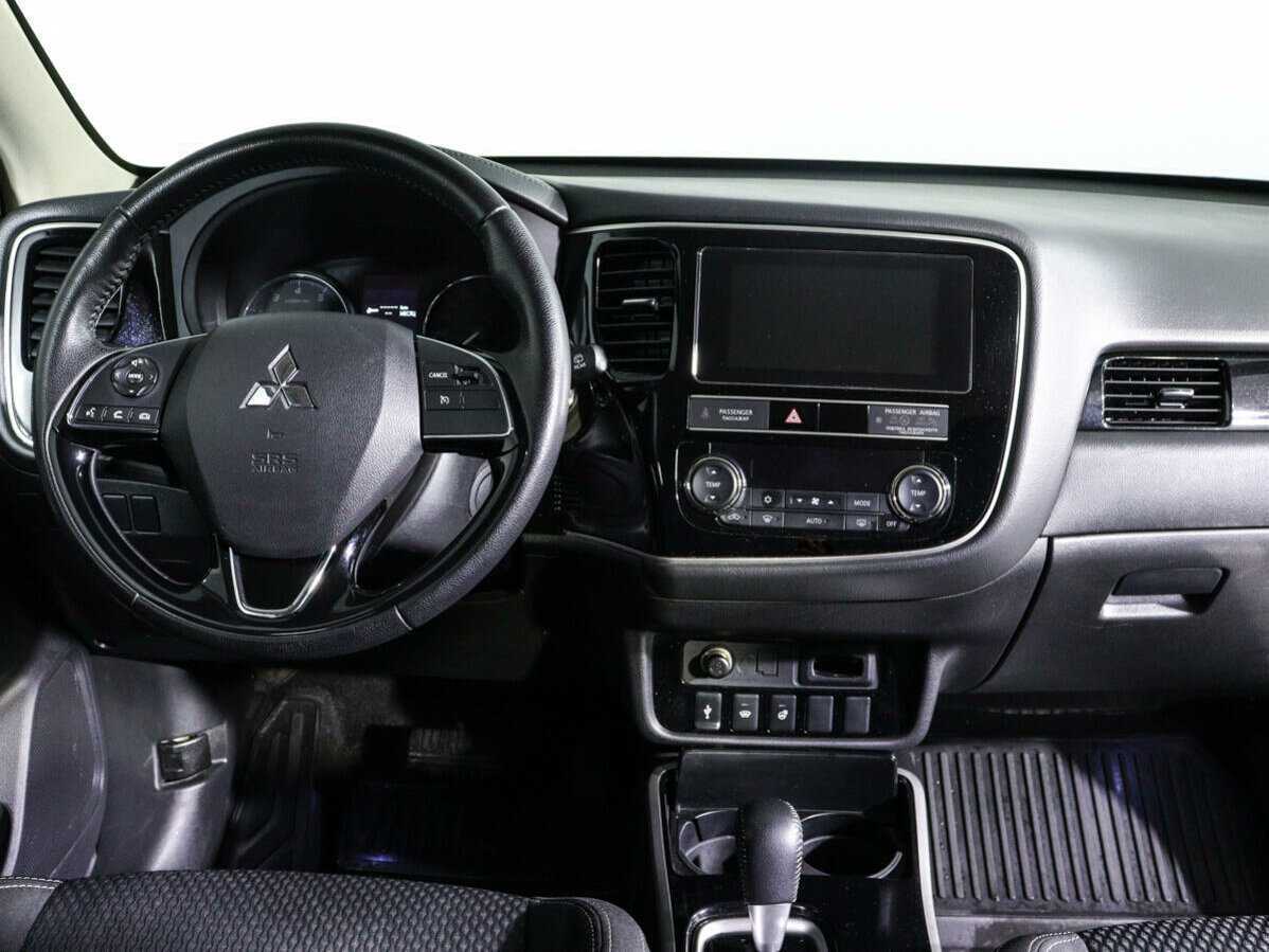 Mitsubishi Outlander с пробегом — 2019 год. Фото: #11